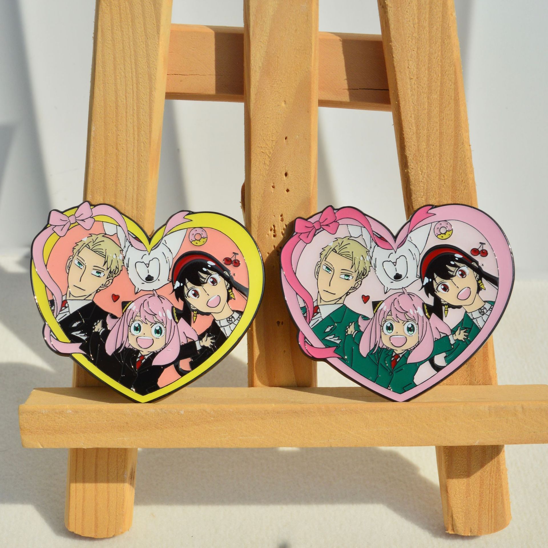 Anime Cosplay Yor - Pendentifs et badges Anya Yor Loid